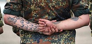 Sancionada lei que veta alguns tipos de tatuagens na Marinha; veja quais