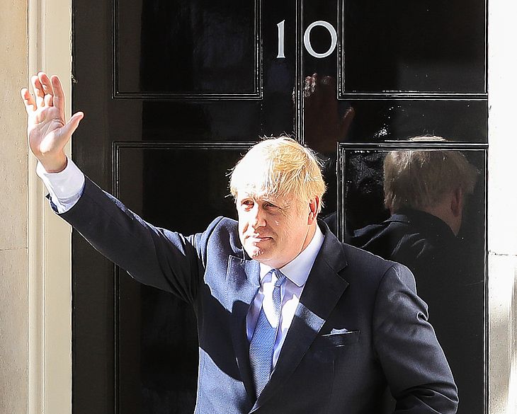 O novo premiê do Reino Unido, Boris Johnson, concede entrevista em frente a Downing Street, em Londres