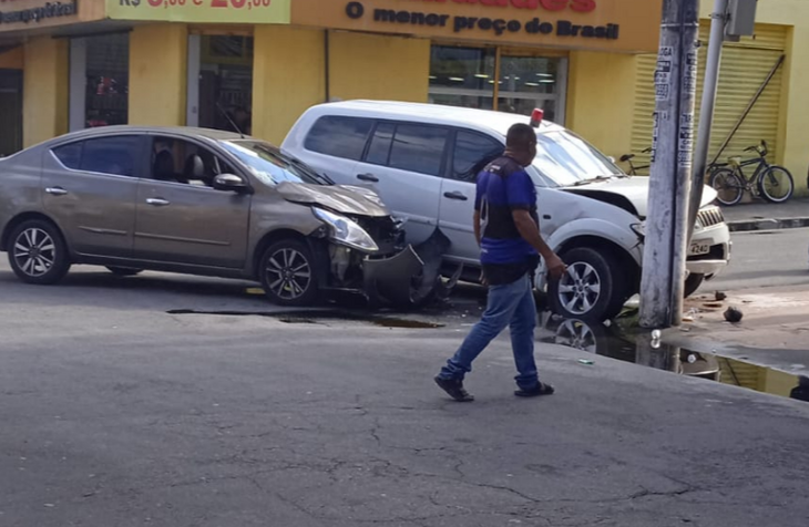 Veículos envolvidos no acidente no Centro de Maceió