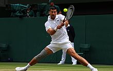 Alcaraz é impiedoso, bate Djokovic e é bicampeão consecutivo de Wimbledon 