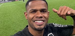 Júnior Santos renova com o Botafogo até 2027 após receber sondagens do Cruzeiro