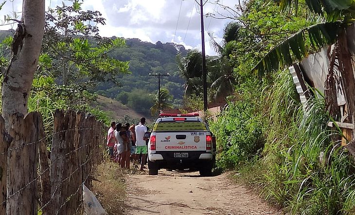 Corpo foi encontrado em estrada de barro de Rio Novo