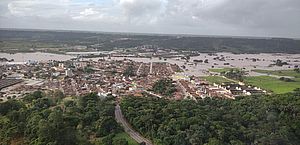 Vídeos: chuvas fortes causam estragos e população sofre, em São Miguel dos Campos 