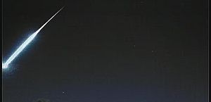 Eclipse lunar e meteoro raro são flagrados no céu de Rio Grande do Sul
