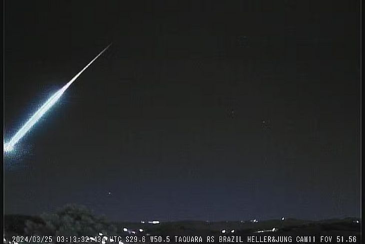 Meteoro fireball de pouco mais de 2 segundos foi visto no céu do RS
