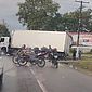 Vídeo: caminhão-baú fica atravessado em avenida e deixa o trânsito lento na parte alta de Maceió