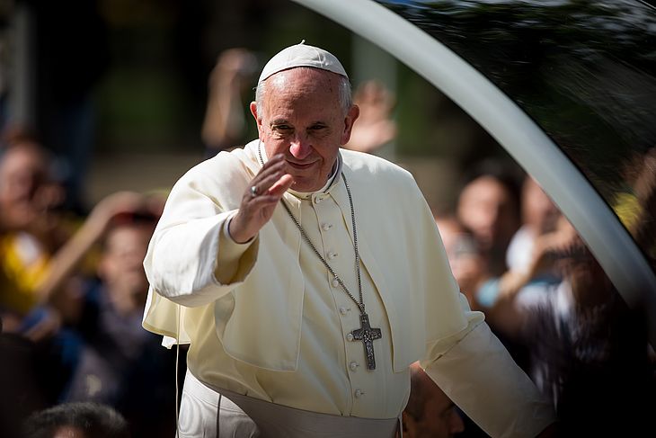 O papa Francisco no caminho para o Palácio na Gloria, no Rio, no registro feito em 2013