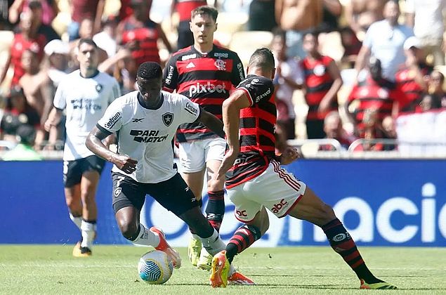 Botafogo supera o Flamengo no Maracanã e aumenta a pressão sobre Tite