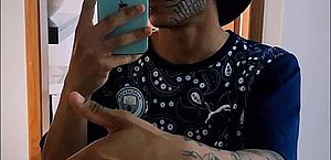 Rapaz que tatuou à força nome no rosto da ex-namorada descumpriu duas medidas protetivas