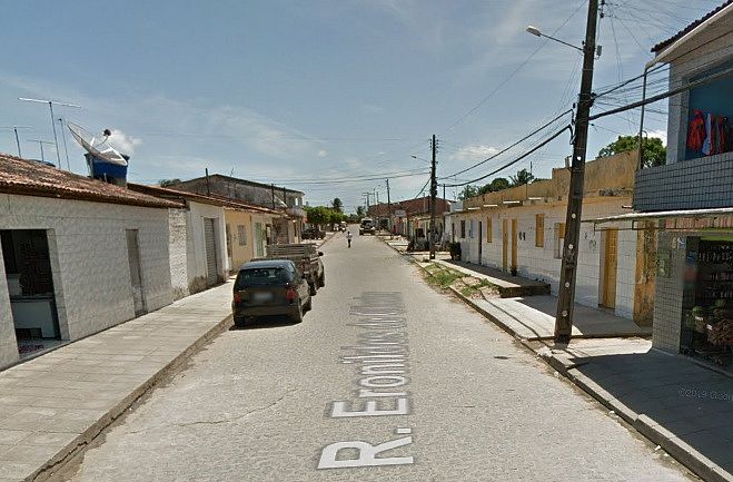 Corpo do menino foi encontrado num beco que fica na Rua Eronildes de Oliveira, no Clima Bom. 