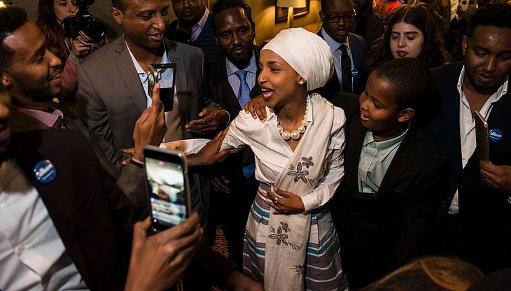 Ilhan Omar é refugiada somali e muçulmana e foi eleita