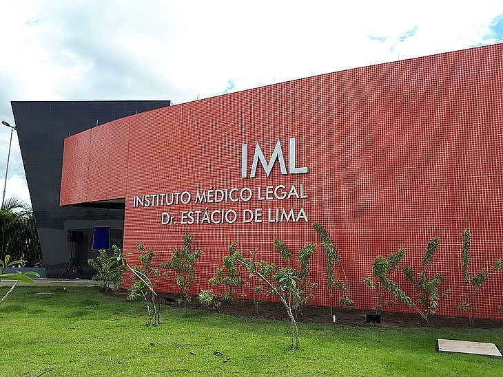 Corpo da vítima foi levado ao IML, em Maceió 