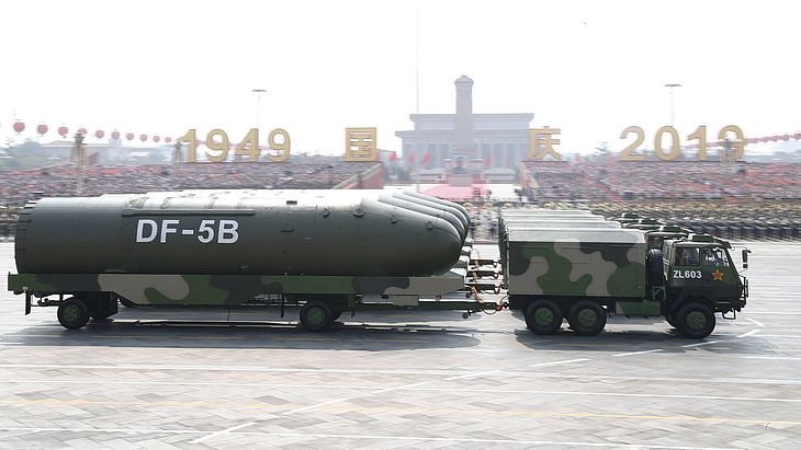 Mísseis nucleares Dongfeng-5B, da China, durante parada militar no ano passado