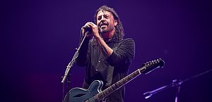 Dave Grohl, do Foo Fighters, anuncia nascimento de filha fora do casamento