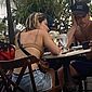 Romance? Atriz Luisa Arraes é vista em restaurante com filho de Cássia Eller