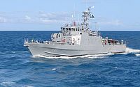 Navio da Marinha auxilia em buscas por pescadores desaparecidos, no Litoral Sul