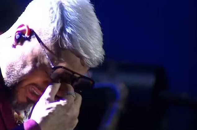Vídeo: Belo chora em primeiro show após anunciar separação de Gracyanne Barbosa