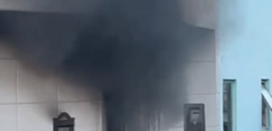 Vídeo: vazamento de gás causa incêndio e casa fica destruída no Feitosa