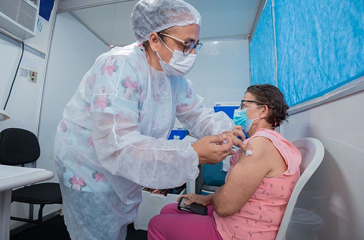 Vacinação contra covid-19 e influenza nos shoppings, Saúde da Gente e CAT Praia prossegue no sábado e domingo, pausa na segunda-feira (25) e retorna na terça-feira