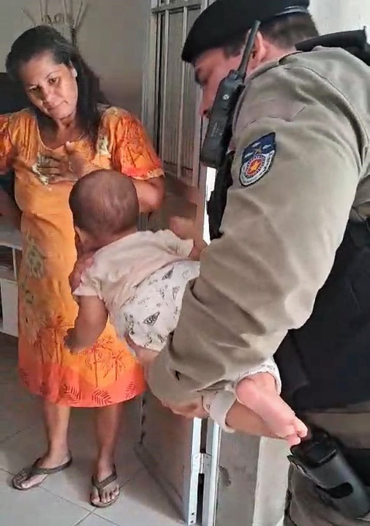 Bebê foi salvo por policiais da 3ª Companhia de Polícia Militar Independente