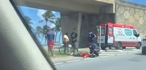 Motociclista fica ferido após acidente próximo à Ponte Divaldo Suruagy