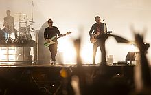 Blink-182 faz piadas de sexo e joça com Beatles em show enérgico no Lollapalooza