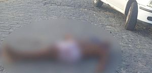 Homem é assassinado e corpo é encontrado no meio de rua no bairro Jacintinho