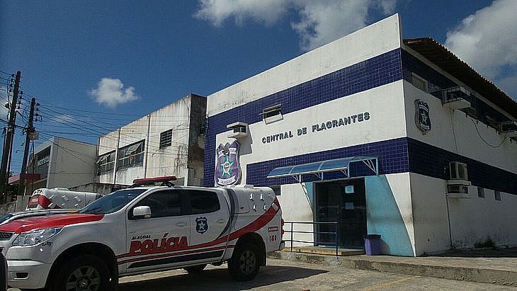 Suspeito foi levado à Central de Flagrantes, no bairro Pinheiro