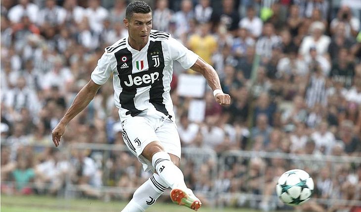 Cristiano Ronaldo marca o seu primeiro gol com a camisa da Juventus 