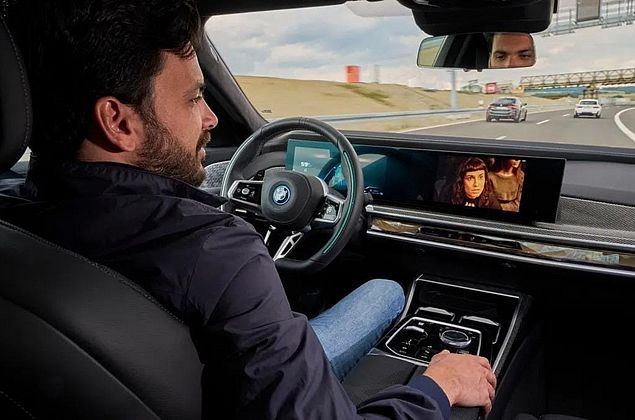 Novo sistema de carro permitem motoristas assistirem Netflix no volante
