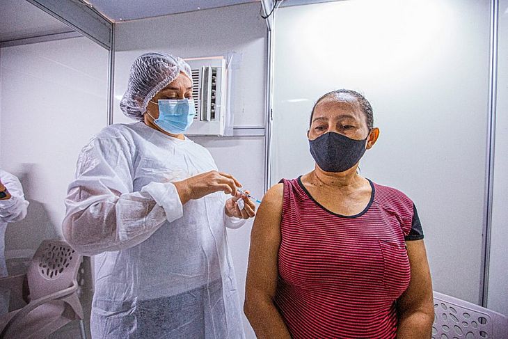 Arapiraquenses com 49 Anos já podem se vacinar contra a Covid-19