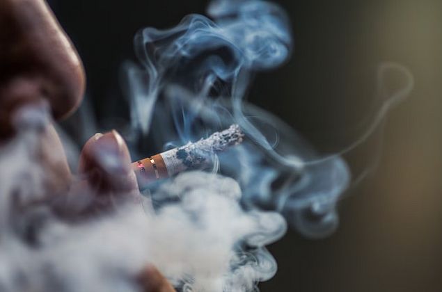80% das mortes por câncer de pulmão são causadas por cigarro, diz estudo