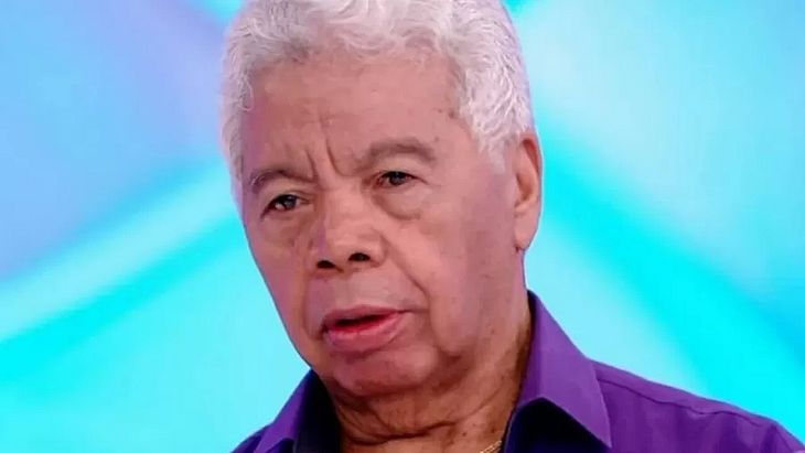 Roque, o assistente de palco do Silvio Santos por 50 anos