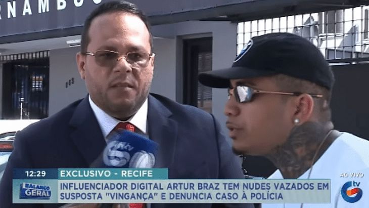 Arthur Braz deu uma entrevista ao Balanço Geral, da Record, sobre o caso ao lado do seu advogado, Rafael Nunes e ambos caíram na risada