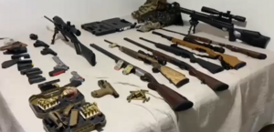 Vídeo mostra arsenal apreendido com CAC suspeito de chacina em Arapiraca