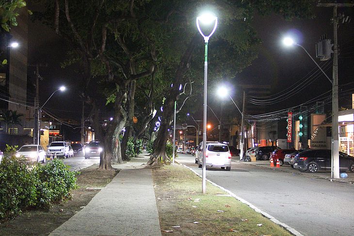 Mais de 4.500 lâmpadas em LED já foram instaladas na capital alagoana