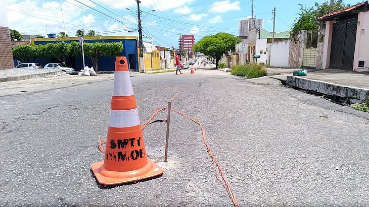 Rua do Pinheiro passa por estudos para identificar causa de fissuras