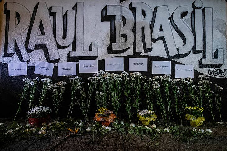 Homenagens às vítimas do tiroteio na Escola Raul Brasil, em Suzano, São Paulo