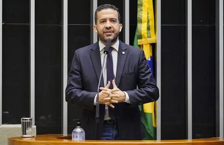 O deputado federal André Janones 