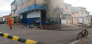 Vídeos: incêndio atinge estabelecimento comercial em Ponta Grossa