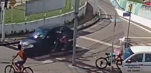 Vídeo mostra momento em que motociclista atira e mata motorista no trânsito do Jacintinho