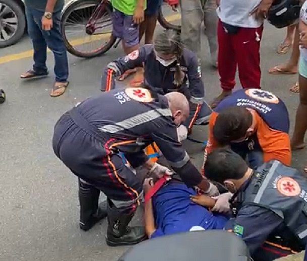 Motociclista ficou gravemente ferido após acidente no Feitosa