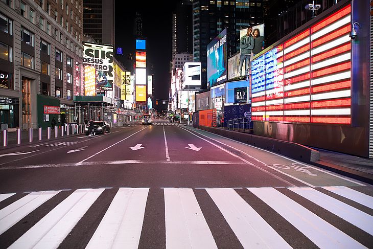 Times Square é vista vazia durante a pandemia de Coronavirus Covid-19 em Nova York nos Estados Unidos