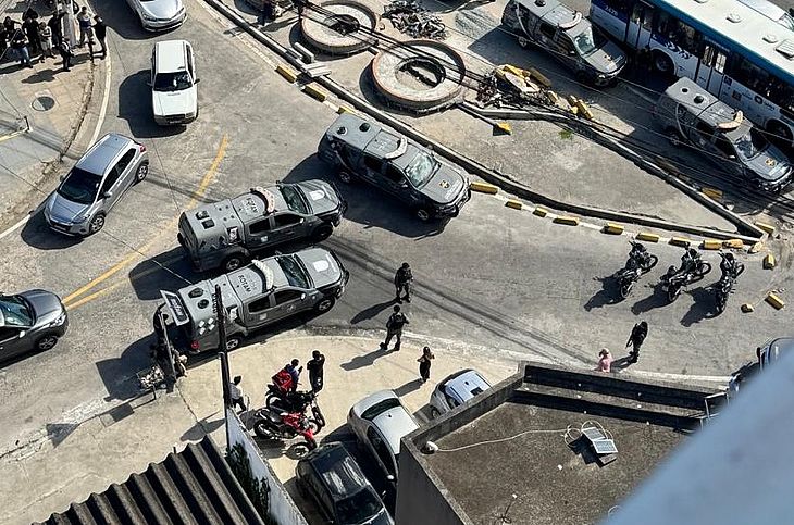 Tentativa de assalto mobilizou dezenas de policiais no início desta tarde, no Farol