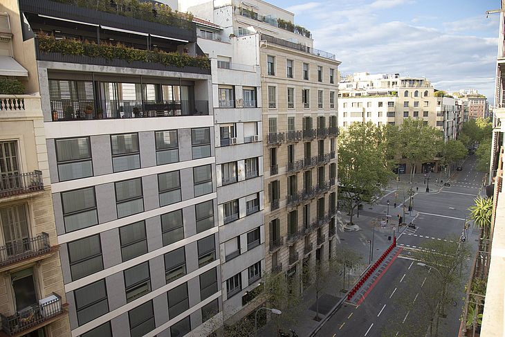 Ruas vazias em uma das principais avenidas de Barcelona, na Espanha, durante o 20º dia de quarentena devido à pandemia do novo coronavírus (Covid-19)