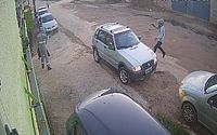 Vídeo: motorista tem carro roubado em Maceió após assaltante apontar arma para ele