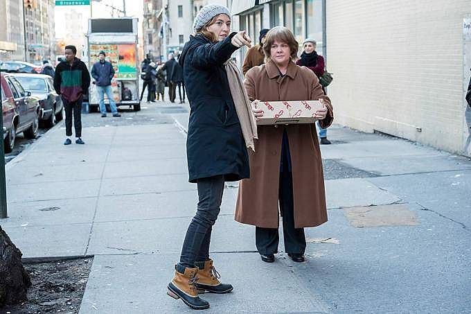 Marielle Heller dirige Melissa McCarthy no filme 'Poderia me Perdoar?' 