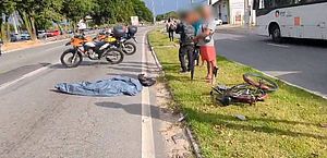 Vídeo: acidente entre moto e bicicleta deixa um morto na Avenida Durval de Góes Monteiro