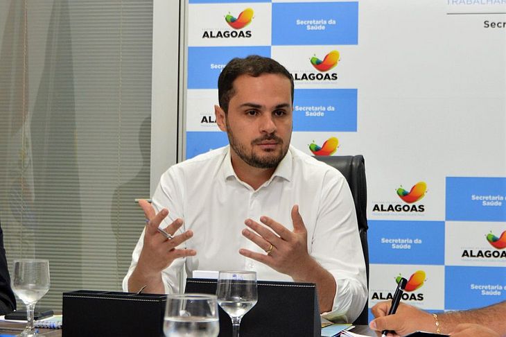 Secretário de Estado da Saúde, Alexandre Ayres, pede para que a população alagoana conclua o ciclo vacinal