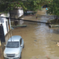 Moradores dos Flexais, em Bebedouro, têm casa invadida pela água